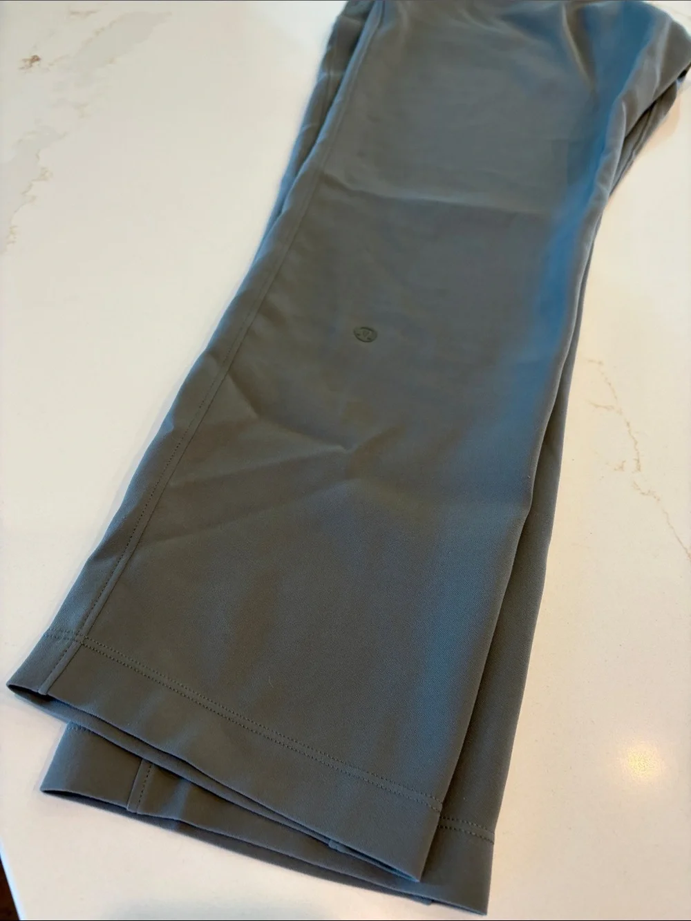 Ladies lululemon athletica Olive greenJogger Pants with elastic waist
